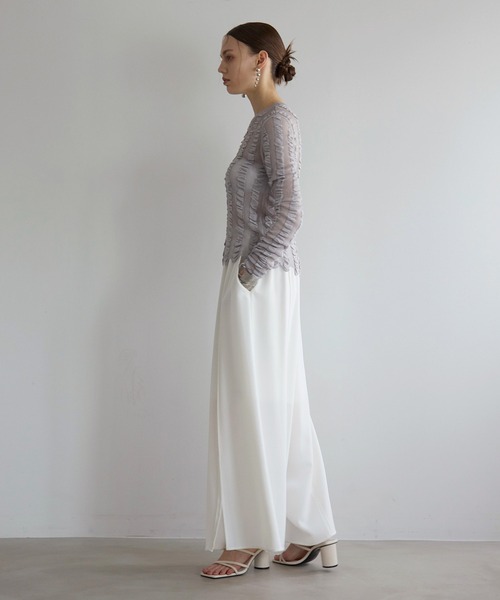 MIELI INVARIANT(ミエリインヴァリアント)の「Shirring Stripe Knit Tops(ニット/セーター・レディース・ブルーグレー/ブラック/クリーム・FREE)」の5枚目の写真