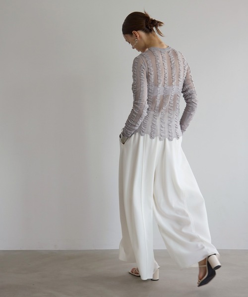 MIELI INVARIANT(ミエリインヴァリアント)の「Shirring Stripe Knit Tops(ニット/セーター・レディース・ブルーグレー/ブラック/クリーム・FREE)」の6枚目の写真