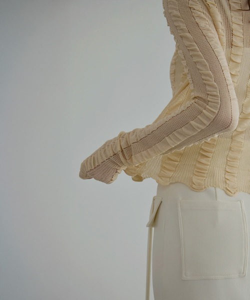 MIELI INVARIANT(ミエリインヴァリアント)の「Shirring Stripe Knit Tops(ニット/セーター・レディース・ブルーグレー/ブラック/クリーム・FREE)」の20枚目の写真