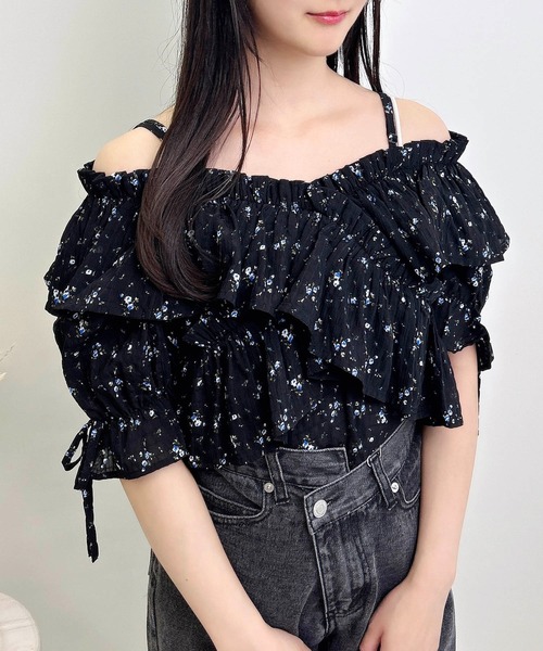 INGNI（イング）の「クロスフリルオフショル花柄ブラウス（シャツ/ブラウス・レディース・ブラック×ブルー/ホワイト×ブルー・M）」の15枚目の写真