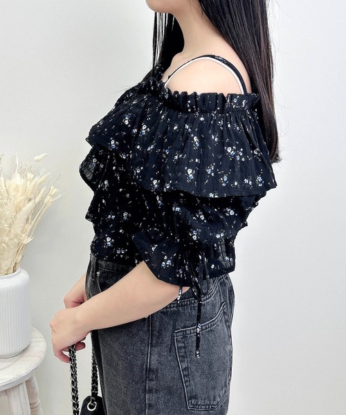 クロスフリルオフショル花柄ブラウス（シャツ/ブラウス）｜INGNI