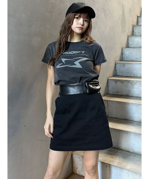 MURUA（ムルーア）の「フェイクレザーミニポケットミニスカート（スカート・レディース・ブラック/アイボリー・2/1）」の4枚目の写真