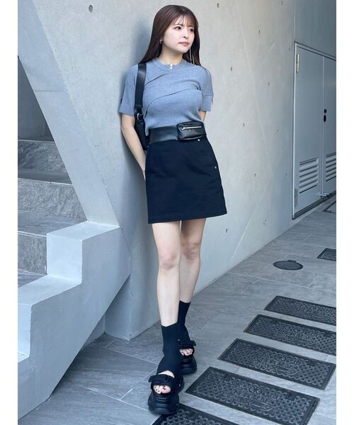 MURUA（ムルーア）の「フェイクレザーミニポケットミニスカート（スカート・レディース・ブラック/アイボリー・2/1）」の7枚目の写真