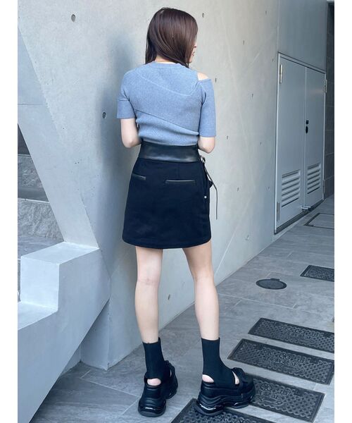 MURUA（ムルーア）の「フェイクレザーミニポケットミニスカート（スカート・レディース・ブラック/アイボリー・2/1）」の8枚目の写真