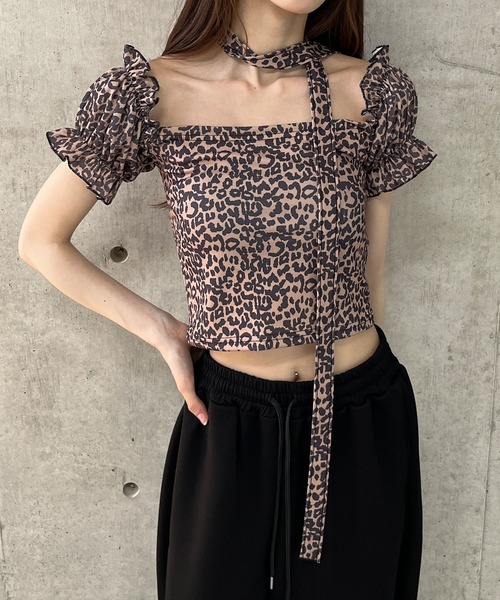 GLAMOROUS JANE(グラマラスジェーン)の「ストール付レオパード柄クロップド丈トップス(Tシャツ/カットソー・レディース・ブラウン・FREE)」の10枚目の写真