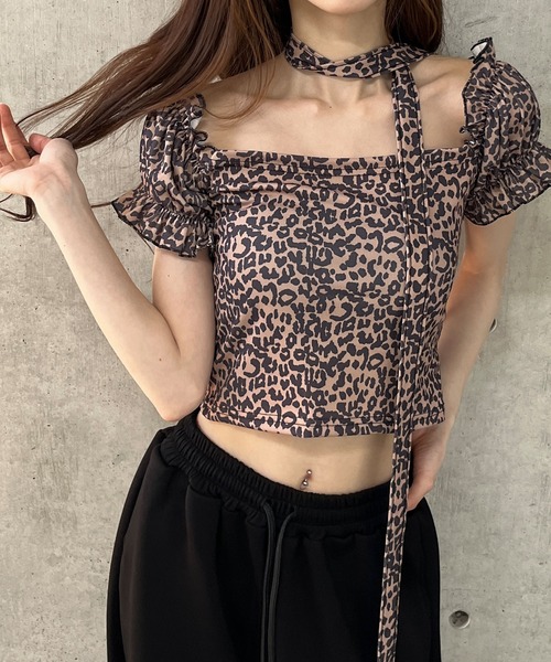 GLAMOROUS JANE(グラマラスジェーン)の「ストール付レオパード柄クロップド丈トップス(Tシャツ/カットソー・レディース・ブラウン・FREE)」の4枚目の写真