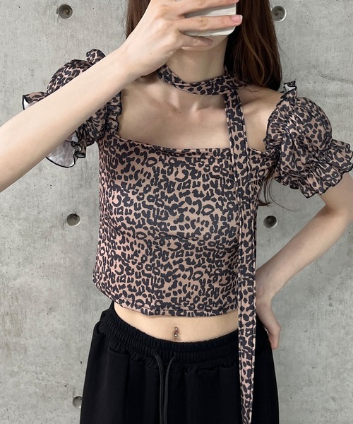 GLAMOROUS JANE(グラマラスジェーン)の「ストール付レオパード柄クロップド丈トップス(Tシャツ/カットソー・レディース・ブラウン・FREE)」の3枚目の写真