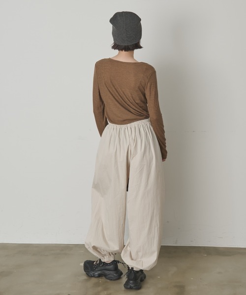 full/fill.（フルフィル）の「カットアウトシアーレイヤードT（Tシャツ/カットソー・レディース・ホワイト/ブラウン・FREE）」の17枚目の写真