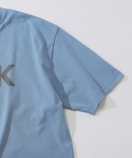 Snow Peak（スノーピーク）の「SNOW PEAK / スノーピーク 別注 ”PEAK SNOW” ロゴTシャツ（Tシャツ/カットソー・メンズ・ブルー/ブラック/ホワイト/オレンジ/ブルー系その他・SMALL/MEDIUM/LARGE）」の18枚目の写真