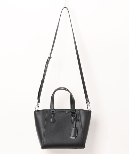MICHAEL KORS(マイケルコース)の「TARYN レザー コンバーチブル クロスボディ スモール(ショルダーバッグ・レディース・ブラック・FREE)」の4枚目の写真