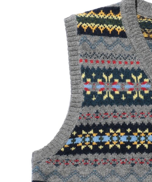 BEAMS PLUS(ビームスプラス)の「Knit Vest Fair isle Pattern(ベスト・メンズ・グレー/ライトブラウン・XL/L/M/S)」の7枚目の写真