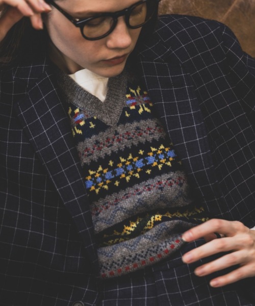 BEAMS PLUS(ビームスプラス)の「Knit Vest Fair isle Pattern(ベスト・メンズ・グレー/ライトブラウン・XL/L/M/S)」の2枚目の写真