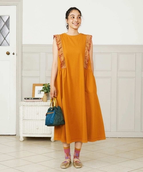Hiedra 刺繍フリル付きノースリーブワンピース（ワンピース