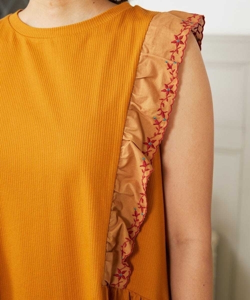 Jocomomola（ホコモモラ）の「Hiedra 刺繍フリル付きノースリーブワンピース（ワンピース・レディース・サンドベージュ/ネイビー・40）」の13枚目の写真