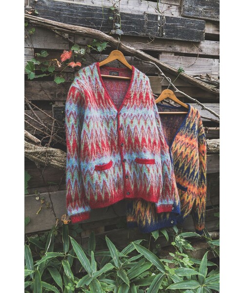 BEAMS PLUS（ビームスプラス）の「ダブル ジャカード シェブロン パターン カーディガン（カーディガン/ボレロ・メンズ・ネイビー/レッド・XL/L/M/S）」の5枚目の写真