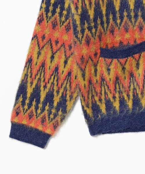 BEAMS PLUS（ビームスプラス）の「ダブル ジャカード シェブロン パターン カーディガン（カーディガン/ボレロ・メンズ・ネイビー/レッド・XL/L/M/S）」の16枚目の写真