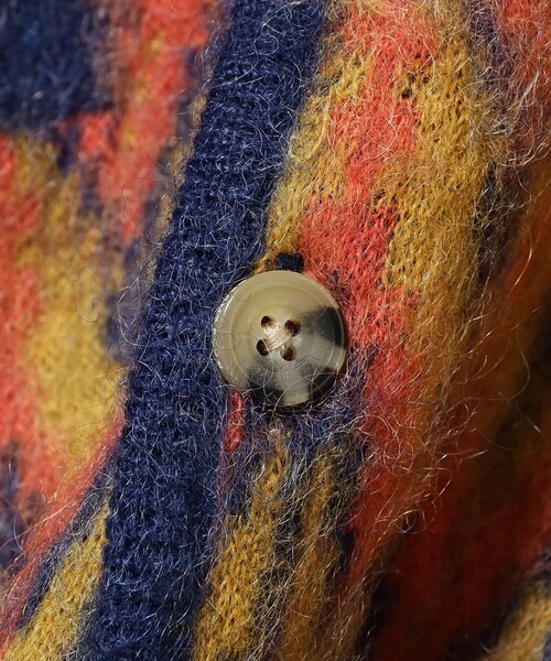 BEAMS PLUS（ビームスプラス）の「ダブル ジャカード シェブロン パターン カーディガン（カーディガン/ボレロ・メンズ・ネイビー/レッド・XL/L/M/S）」の18枚目の写真