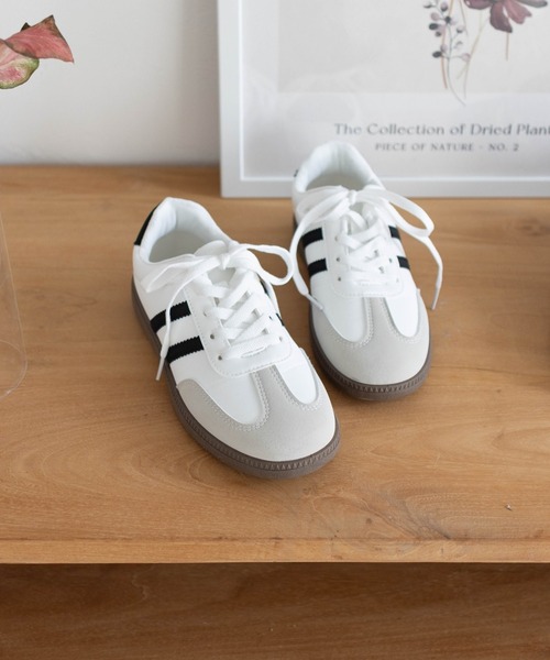 clear（クリア）の「ダブルラインスニーカー[着回し抜群 軽量 ベーシック]≪SS新作≫（スニーカー・レディース・オフホワイト/ブラック・L/M）」の2枚目の写真