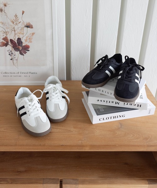 clear（クリア）の「ダブルラインスニーカー[着回し抜群 軽量 ベーシック]≪SS新作≫（スニーカー・レディース・オフホワイト/ブラック・L/M）」の3枚目の写真