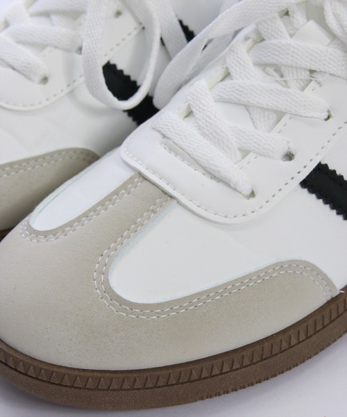 clear（クリア）の「ダブルラインスニーカー[着回し抜群 軽量 ベーシック]≪SS新作≫（スニーカー・レディース・オフホワイト/ブラック・L/M）」の4枚目の写真