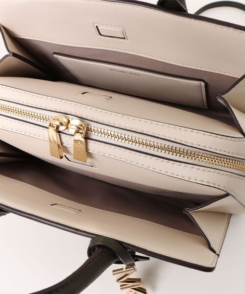 MICHAEL KORS(マイケルコース)の「LAILA カラーブロック ぺブルレザー サッチェル スモール(ハンドバッグ・レディース・グリーン系その他・FREE)」の10枚目の写真