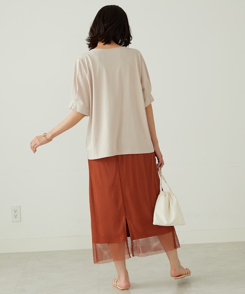 BELLUNA PLUS(ベルーナ)の「ヒンヤリ!袖タックデザインプルオーバー(Tシャツ/カットソー・レディース・グレイッシュベージュ/フューシャピンク/ロイヤルブルー・X-LARGE/LARGE/MEDIUM)」の12枚目の写真
