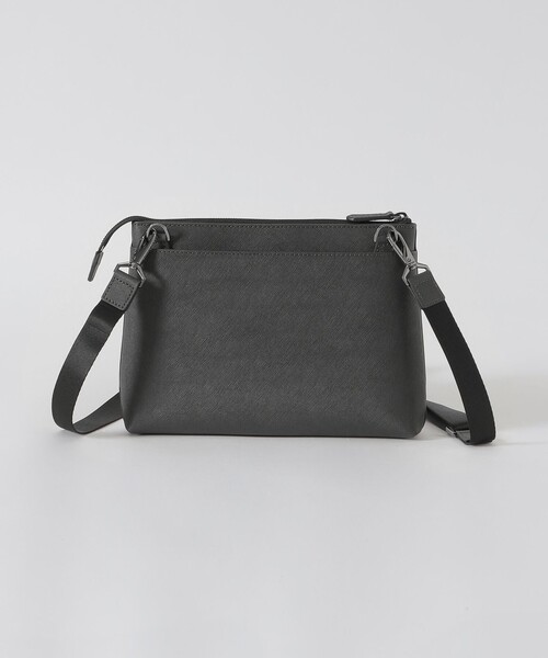 BLACK LABEL CRESTBRIDGE(ブラックレーベル・クレストブリッジ)の「エンボスチェックスクウェアサコッシュ(ショルダーバッグ・メンズ・ブラック/チャコールグレー・FREE)」の6枚目の写真