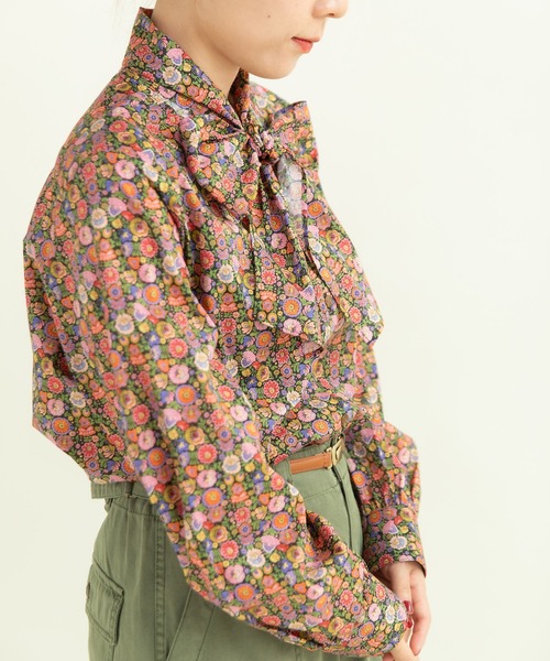 Dot&Stripes CHILD WOMAN(ドットアンドストライプス チャイルドウーマン)の「リバティ/LIBERTY ベゴニアボウタイブラウス(シャツ/ブラウス・レディース・ピンク/グリーン・FREE)」の4枚目の写真