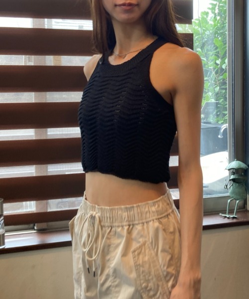 tolene(トレネ)の「透かし編み ホルターネック ノースリーブ ニットトップス(タンクトップ・レディース・ホワイト/イエロー/ブラック・FREE)」の19枚目の写真
