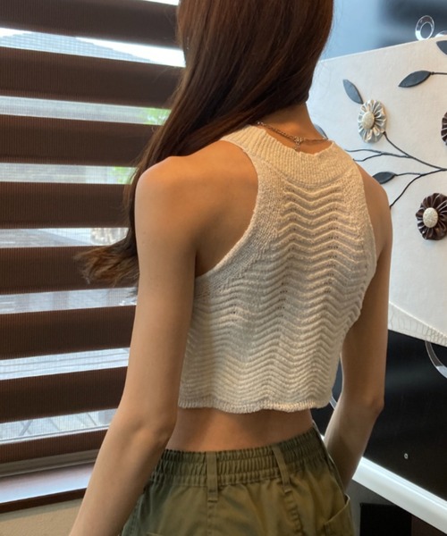 tolene(トレネ)の「透かし編み ホルターネック ノースリーブ ニットトップス(タンクトップ・レディース・ホワイト/イエロー/ブラック・FREE)」の14枚目の写真