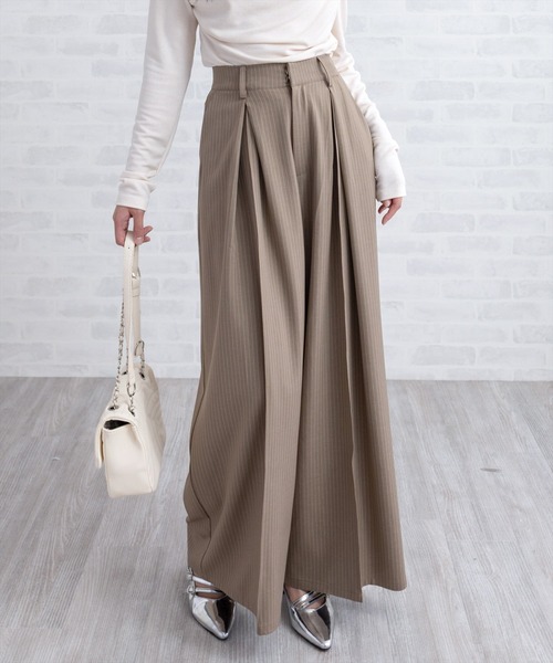 CLEAR BASIC（クリアベーシック）の「【低身長用サイズ有】タックデザインワイドパンツ[オフィスカジュアル 着回し抜群 大人]≪AW新作≫（その他パンツ・レディース・ベージュ系その他/ブラック/グレー・PF/F）」の3枚目の写真