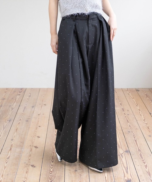 CLEAR BASIC（クリアベーシック）の「【低身長対応／サイズ展開あり】タックデザインワイドパンツ[オフィスカジュアル 着回し抜群 大人]（その他パンツ・レディース・ベージュ系その他/ブラック/グレー/ブラック系その他2/グレー系その他2・PF/F）」の3枚目の写真