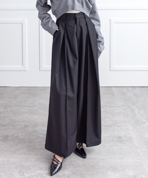 CLEAR BASIC（クリアベーシック）の「【低身長用サイズ有】タックデザインワイドパンツ[オフィスカジュアル 着回し抜群 大人]≪AW新作≫（その他パンツ・レディース・ベージュ系その他/ブラック/グレー・PF/F）」の2枚目の写真