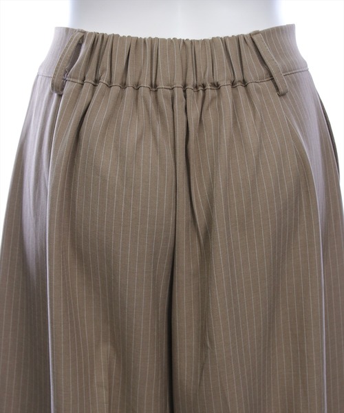 CLEAR BASIC（クリアベーシック）の「【低身長用サイズ有】タックデザインワイドパンツ[オフィスカジュアル 着回し抜群 大人]≪AW新作≫（その他パンツ・レディース・ベージュ系その他/ブラック/グレー・PF/F）」の7枚目の写真