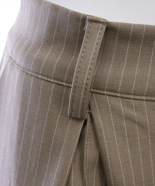 CLEAR BASIC（クリアベーシック）の「【低身長用サイズ有】タックデザインワイドパンツ[オフィスカジュアル 着回し抜群 大人]≪AW新作≫（その他パンツ・レディース・ベージュ系その他/ブラック/グレー・PF/F）」の6枚目の写真