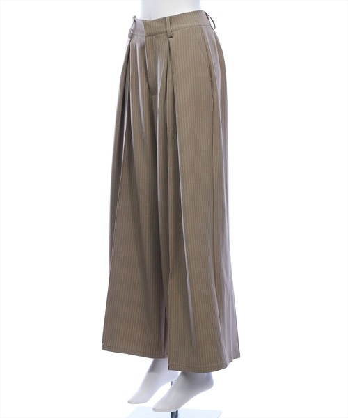 CLEAR BASIC（クリアベーシック）の「【低身長用サイズ有】タックデザインワイドパンツ[オフィスカジュアル 着回し抜群 大人]≪AW新作≫（その他パンツ・レディース・ベージュ系その他/ブラック/グレー・PF/F）」の9枚目の写真