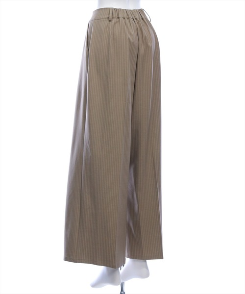 CLEAR BASIC（クリアベーシック）の「【低身長用サイズ有】タックデザインワイドパンツ[オフィスカジュアル 着回し抜群 大人]≪AW新作≫（その他パンツ・レディース・ベージュ系その他/ブラック/グレー・PF/F）」の11枚目の写真