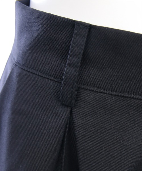 CLEAR BASIC（クリアベーシック）の「【低身長用サイズ有】タックデザインワイドパンツ[オフィスカジュアル 着回し抜群 大人]≪AW新作≫（その他パンツ・レディース・ベージュ系その他/ブラック/グレー・PF/F）」の4枚目の写真