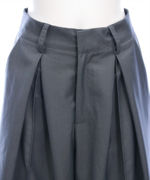CLEAR BASIC（クリアベーシック）の「【低身長用サイズ有】タックデザインワイドパンツ[オフィスカジュアル 着回し抜群 大人]≪AW新作≫（その他パンツ・レディース・ベージュ系その他/ブラック/グレー・PF/F）」の14枚目の写真