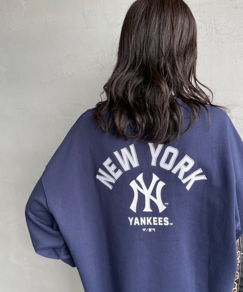 MLB（メジャーリーグベースボール）の「[FANATICS/ファナティクス] 別注 MLBロゴ バックプリントスウェット（スウェット・レディース・ブラック/ブラウン/ネイビー・S/M/L/XL/XXL）」の22枚目の写真