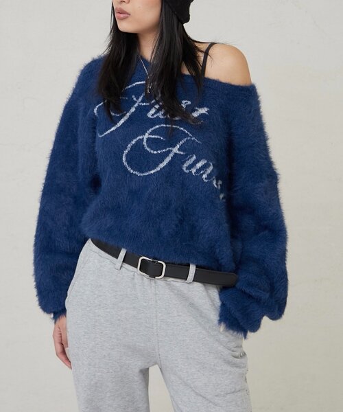 WHO'S WHO gallery（フーズフーギャラリー）の「シャギーロゴオフショルニット（ニット/セーター・レディース・ホワイト/ブラック/サックスブルー/グレー/ネイビー・FREE）」の4枚目の写真