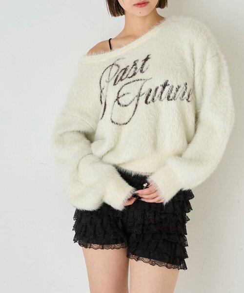 WHO'S WHO gallery（フーズフーギャラリー）の「シャギーロゴオフショルニット（ニット/セーター・レディース・ホワイト/ブラック/サックスブルー/グレー/ネイビー・FREE）」の2枚目の写真