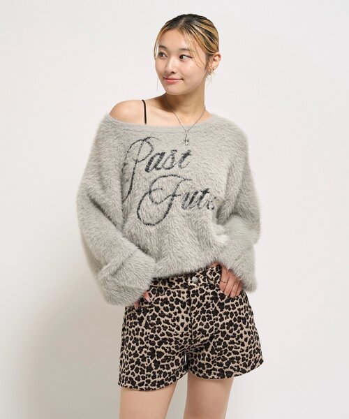 WHO'S WHO gallery（フーズフーギャラリー）の「シャギーロゴオフショルニット（ニット/セーター・レディース・ホワイト/ブラック/サックスブルー/グレー/ネイビー・FREE）」の17枚目の写真