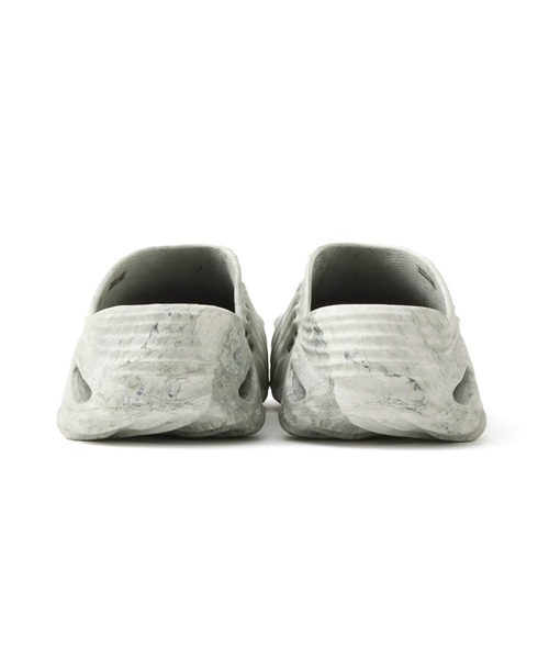 crocs（クロックス）の「crocs Echo Watercolor Marbled Wave / クロックス エコー ウォーターカラー マーブル ウェーブ（サンダル・メンズ・カーキ・28.0cm/27.0cm/26.0cm/25.0cm）」の4枚目の写真