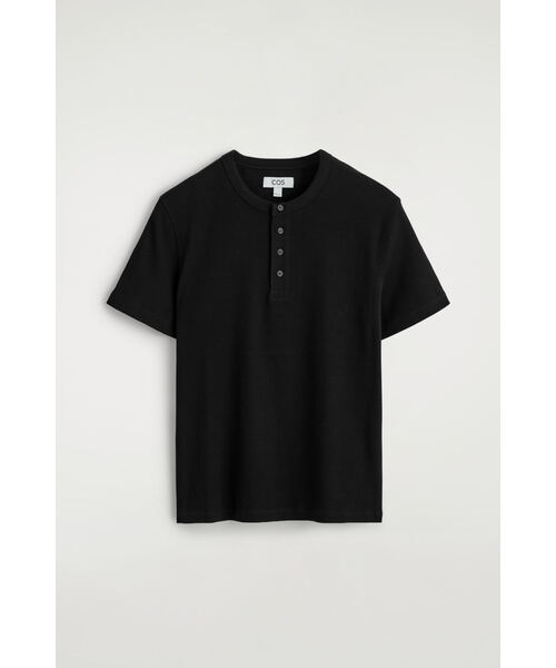 COS(コス)の「スリムフィット リブ編み ヘンリーTシャツ(Tシャツ/カットソー・メンズ・ブラック/ベージュ/ネイビー・XS/S/XL/L/M)」の9枚目の写真