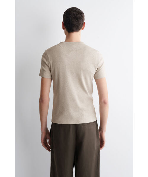 COS(コス)の「スリムフィット リブ編み ヘンリーTシャツ(Tシャツ/カットソー・メンズ・ブラック/ベージュ/ネイビー・XS/S/XL/L/M)」の17枚目の写真