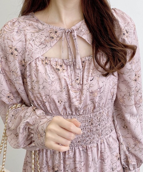 INGNI（イング）の「【WEB限定】デコルテオープン花柄ワンピース（ワンピース・レディース・ピンク/グレー/アイボリー・M）」の10枚目の写真