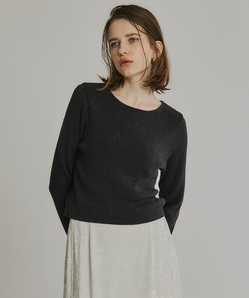 PUBLIC TOKYO(パブリックトウキョウ)の「コットンカシミヤスリットスリーブニット(ニット/セーター・レディース・ダークグレー/ホワイト/ブルー・FREE)」の10枚目の写真