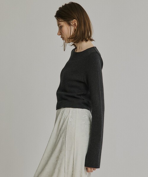 PUBLIC TOKYO(パブリックトウキョウ)の「コットンカシミヤスリットスリーブニット(ニット/セーター・レディース・ダークグレー/ホワイト/ブルー・FREE)」の11枚目の写真