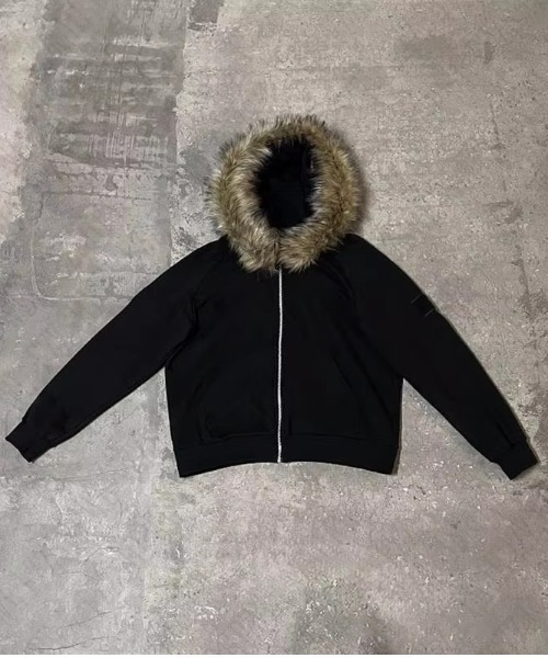 SHIBUYA Zy.(シブヤジー)の「URBAN BEASTファー付きZIPパーカー(パーカー・メンズ・グレー/ブラック系その他/ブラック・M/L/XL)」の1枚目の写真